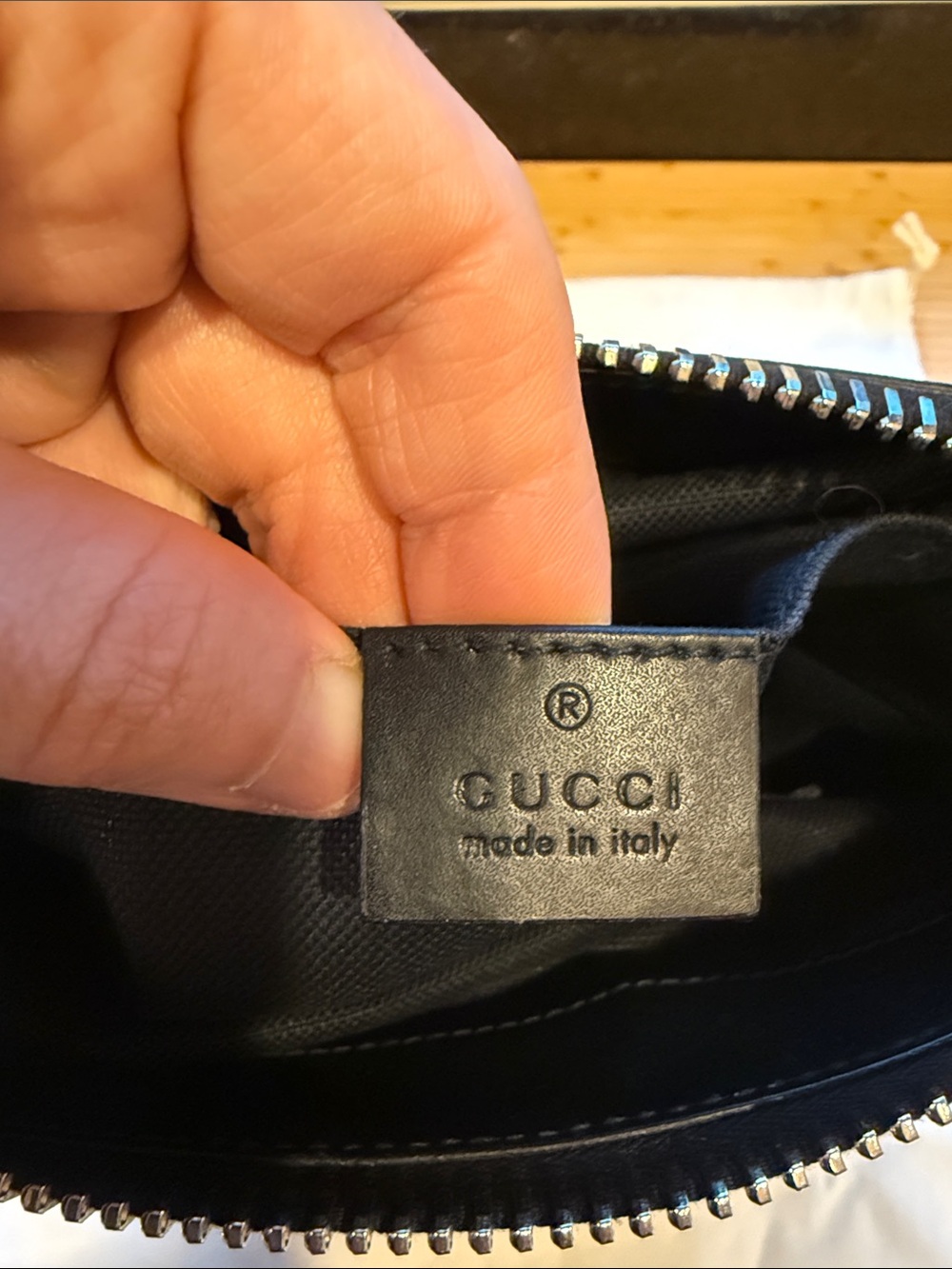 New Gucci Black GG Supreme Canvas Messenger Bag - Picture 4 of 9